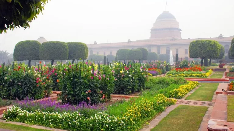 Mughal Garden Renamed : अमृत उद्यान के नाम से जाना जाएगा मुगल गार्डन