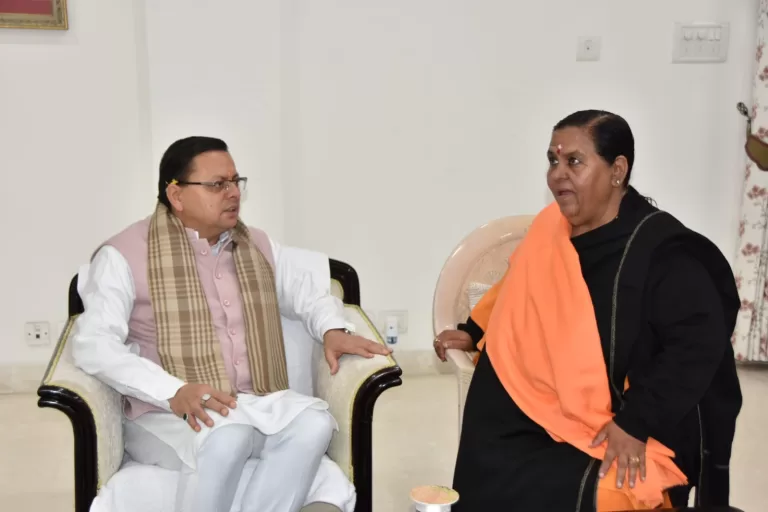 Uttrakhand CM : पूर्व केंद्रीय मंत्री उमा भारती ने CM धामी से की मुलाकात