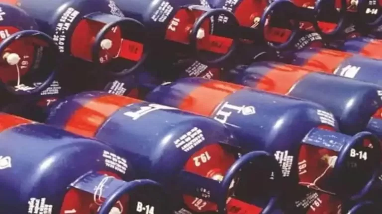 Commercial Cylinder Price : कामर्शियल गैस सिलिंडर की कीमत में 25 रुपये की बढ़ोतरी