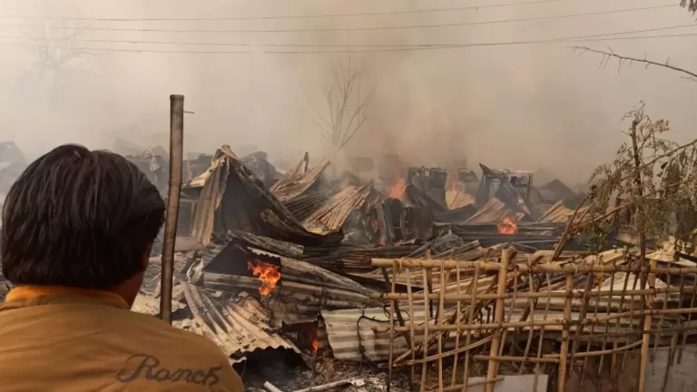 Gurugram Fire : भीषण आग से 200 झुग्गियां जलकर राख, 150 सिलेंडर फटे