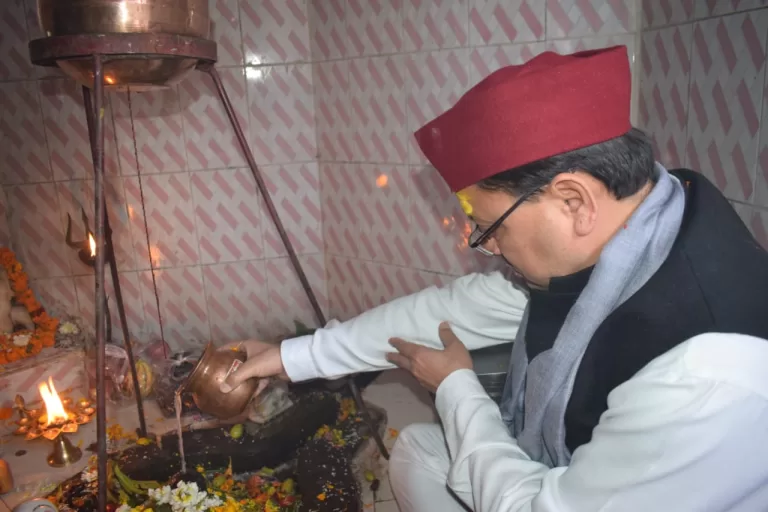 Mahashivratri : मुख्यमंत्री ने किए श्री सप्तेश्वर महादेव मंदिर पहुंचकर शिव के दर्शन