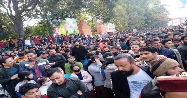 Uttarakhand Bandh : देहरादून में कचहरी में घुसे छात्र, जानें हर अपडेट