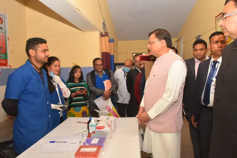 CM Surprise Inspection : CM ने सामुदायिक स्वास्थ्य केंद्र गैरसैंण का किया औचक निरीक्षण