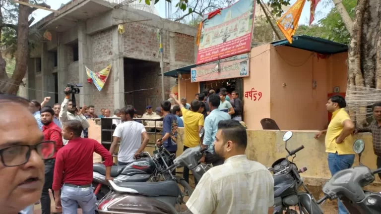 Indore : रामनवमी पर बड़ा हादसा, मंदिर में छत ढहने से बावड़ी में गिरे 25 श्रद्धालु