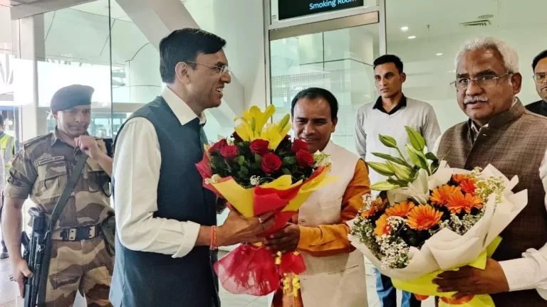 Mansukh Mandaviya Visit Uttrakhand : प्रधानमंत्री जन औषधि केंद्र का किया निरीक्षण