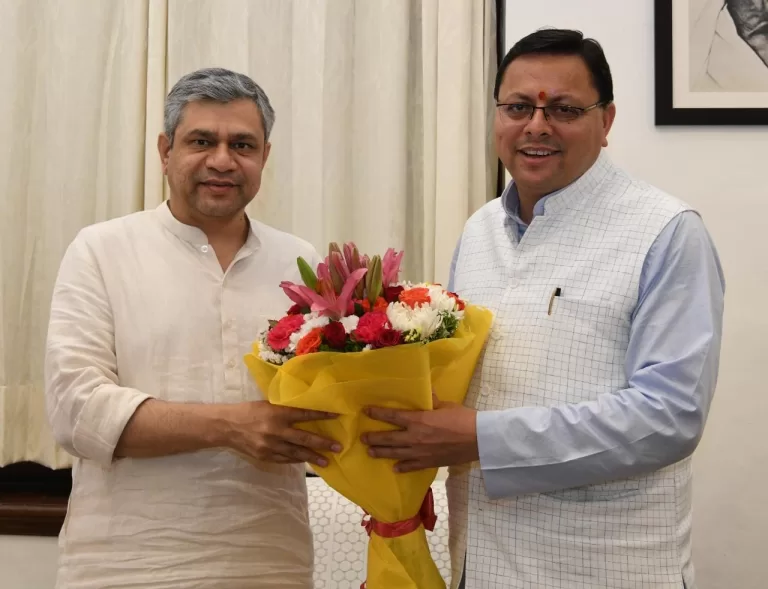 Dehli : CM धामी ने केंद्रीय रेल मंत्री श्री अश्विनी वैष्णव से की शिष्टाचार भेंट
