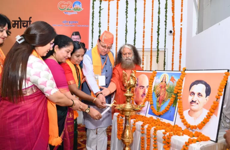 CM in Rishikesh : उत्तराखंड BJP महिला मोर्चा कार्यसमिति की दो दिवसीय बैठक