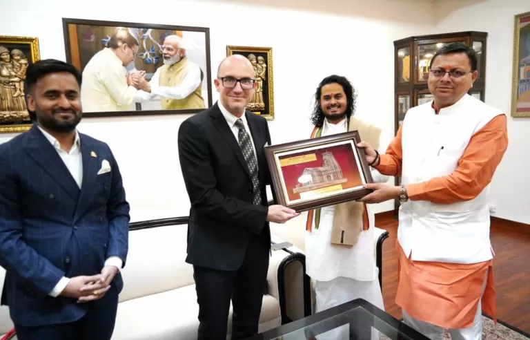 Claudio Raccnello : CM धामी से क्लाडियो रैकनेलो के नेतृत्व में प्रतिनिधि मण्डल ने की भेंट