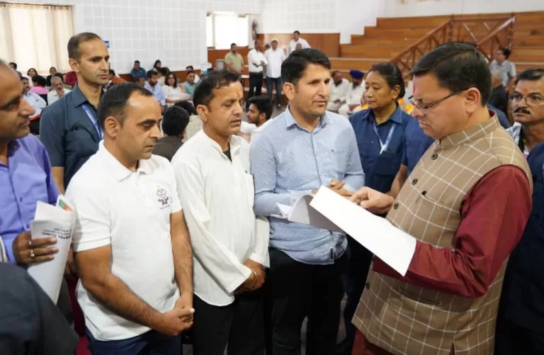 Chief Minister :  मुख्य सेवक सदन में मुख्यमंत्री ने सुनी जन समस्याएं
