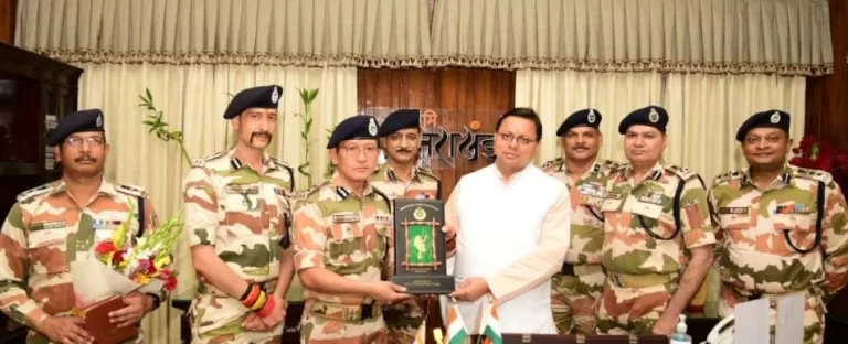 Dehradun : सीएम से मिले आईजी संजय गुंज्याल के नेतृत्व में आईटीबीपी के अधिकारी