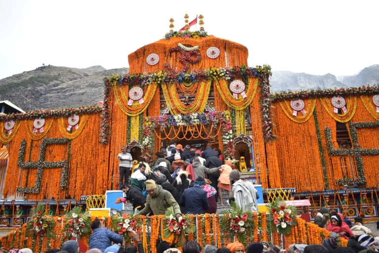 Badrinath Dham : बदरीनाथ धाम के खुले कपाट, CM ने समस्त श्रद्धालुओं को दी शुभकामनाएं  