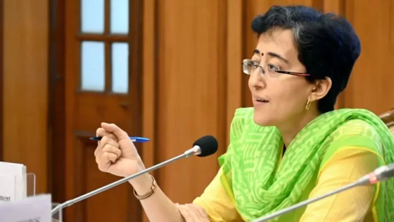 Delhi Free Electricity : दिल्ली में मुफ्त बिजली पर संकट, केजरीवाल सरकार ने एजली पर लगाया आरोप