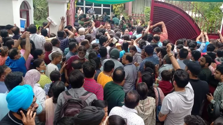 Bomb Threat : दिल्ली के द इंडियन स्कूल में बम की धमकी से मचा हड़कंप