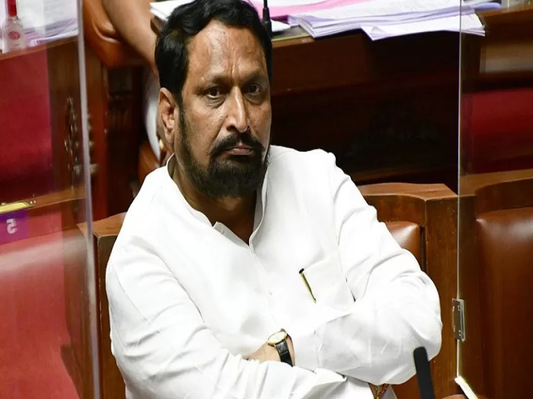 Karnataka Election 2023 : पूर्व बीजेपी नेता लक्ष्मण सावदी ने कांग्रेस का थामा हाथ