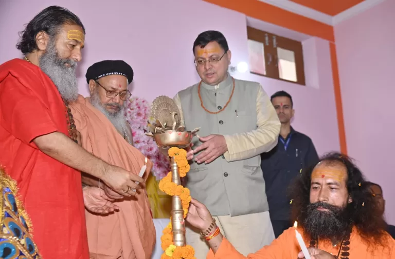 Anniversary of Hari Seva Ashram : महोत्सव में CM धामी ने किया प्रतिभाग