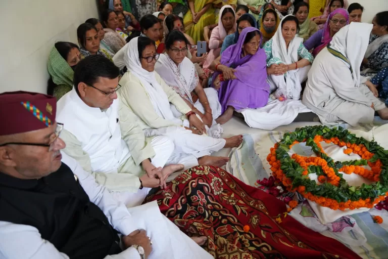Sushila Baluni passed away : मुख्यमंत्री धामी ने घर जाकर दी श्रद्धांजलि
