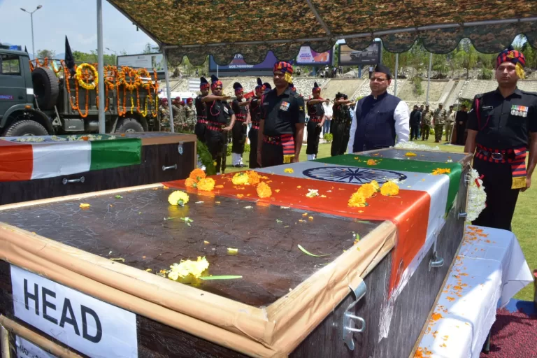 Operation Trinetra : में शहीद हुए सैनिकों को CM धामी ने अर्पित की श्रद्धांजलि