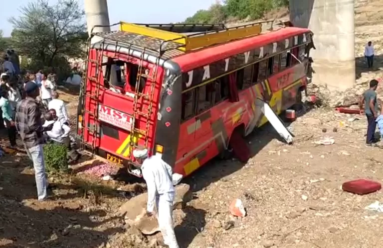 Bus Accident : मध्य प्रदेश के खरगोन में दर्दनाक हादसे में अब तक 22 लोगों की मौत