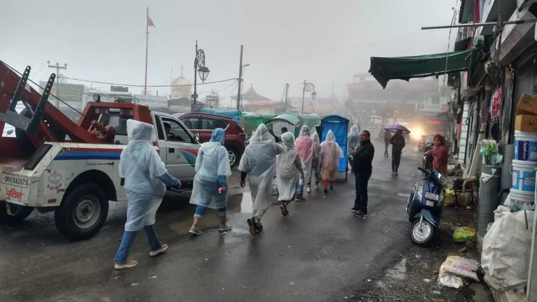 Char dham Yatra : बर्फबारी के कारण फ‍िर रुकी केदारनाथ यात्रा