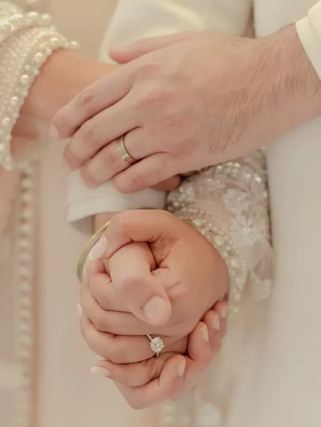 Parineeti Chopra and Raghav Chadha  stylish engagement pictures