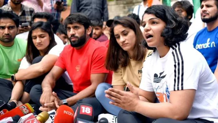 Wrestlers Protest Against WFI