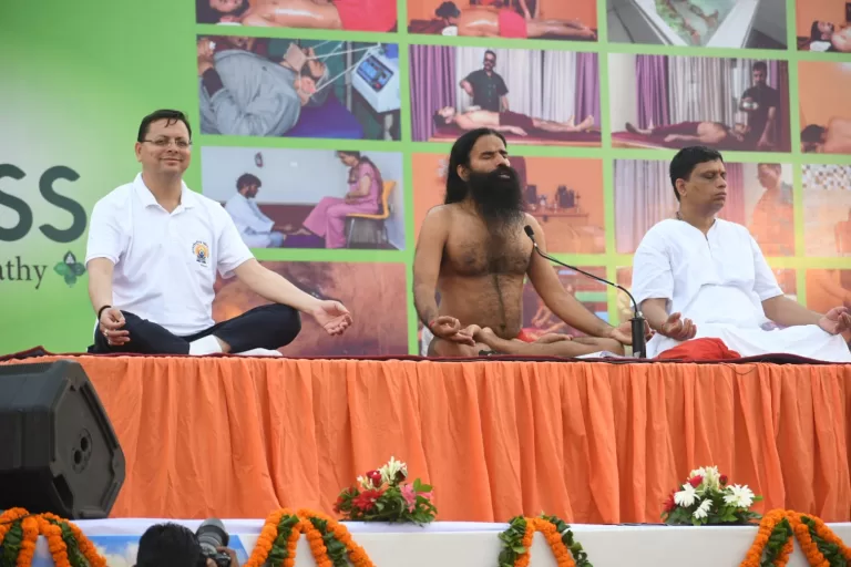 YOGA DAY 2023 : हरिद्वार में सीएम धामी और बाबा रामदेव ने किया योग