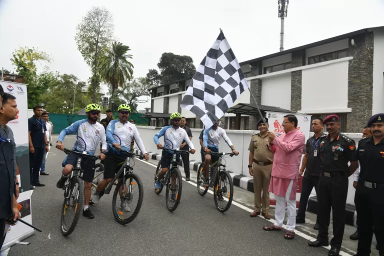 MTB Cycling Expedition : दल को CM धामी ने फ्लैग ऑफ कर किया रवाना