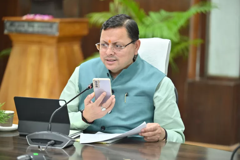 CM Helpline : जिलाधिकारी सीएम हेल्पलाइन की माह में दो बार समीक्षा करें- CM