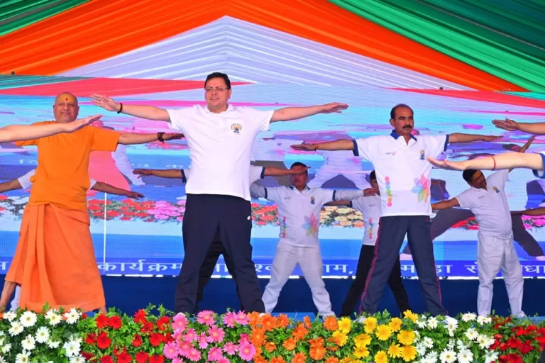 Yoga day 2023 : मुख्यमंत्री पुष्कर धामी ने सामूहिक योग कार्यक्रम में लिया हिस्सा