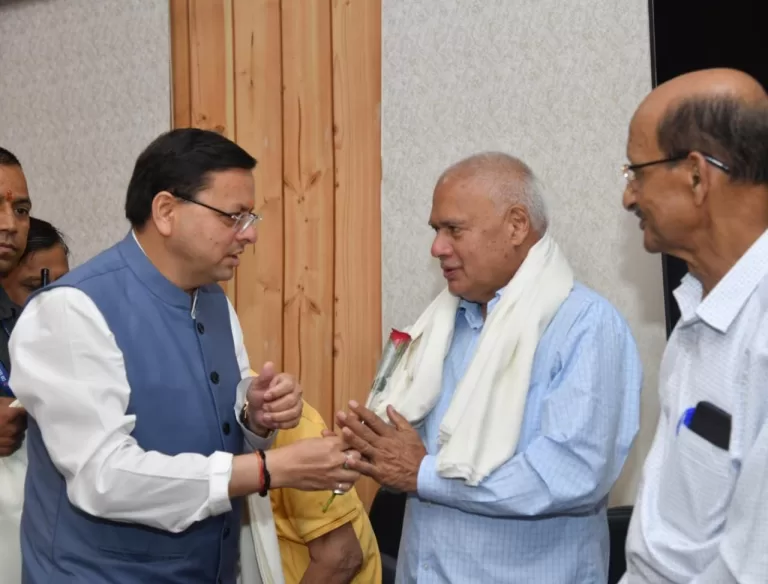 Democracy Fighters Honored: CM धामी ने लोकतंत्र सेनानियों को किया सम्मानित
