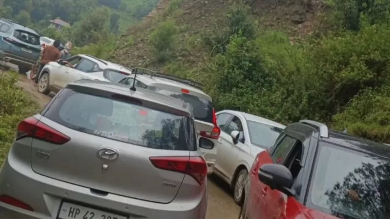 Manali Rain : मनाली चंडीगढ़ राष्ट्रीय राजमार्ग बहाल, फंसे हजारों लोग