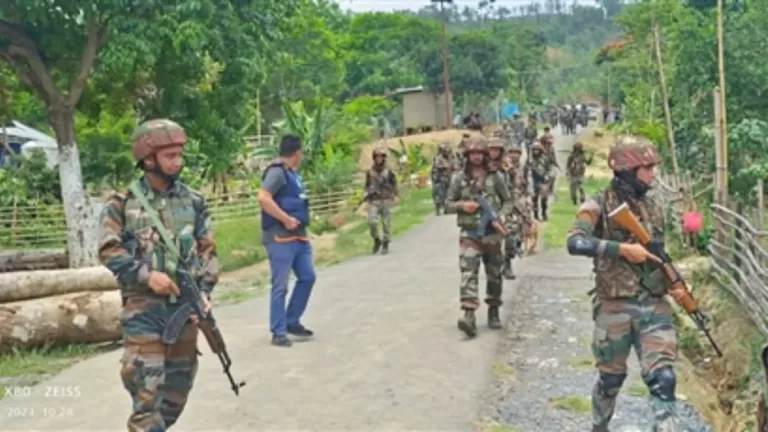 Manipur Violence : मणिपुर में फायरिंग के बीच बढ़ाया गया इंटरनेट बैन