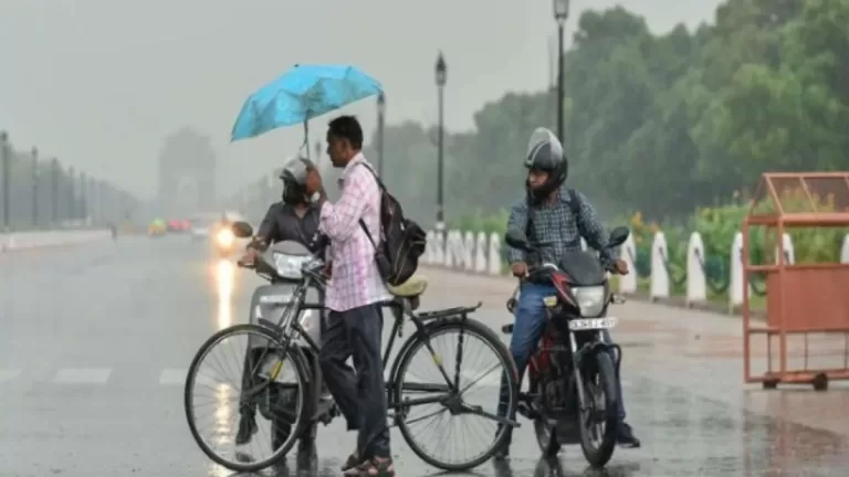 Weather Update : दिल्ली-एनसीआर में मौसम ने ली करवट, लोगो को मिली गर्मी से राहत
