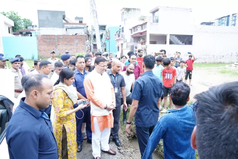 Uttarakhand Weather : बारिश से हुए नुकसान का जायजा लेने आइएसबीटी पहुंचे CM