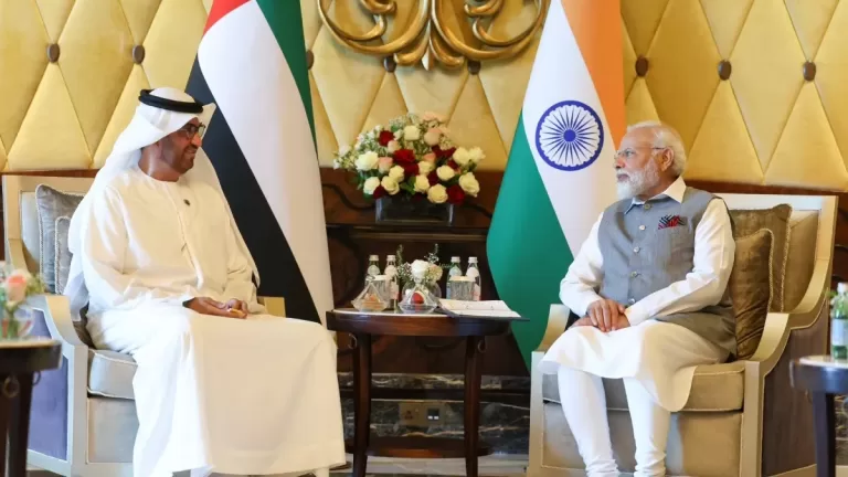 PM Visit To UAE : अबू धाबी पहुंचे पीएम मोदी, एयरपोर्ट पर पीएम का भव्य स्वागत