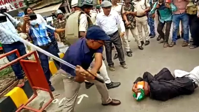 Bihar Protest : नई शिक्षक नियमावली के विरोध में सड़क पर उतरे शिक्षक