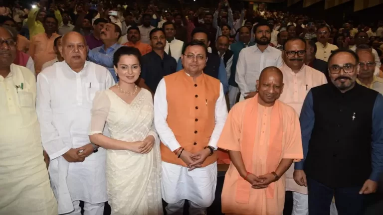 Tejas screening : CM योगी ने कंगना रनोट व सीएम धामी के साथ देखी फ‍िल्‍म तेजस