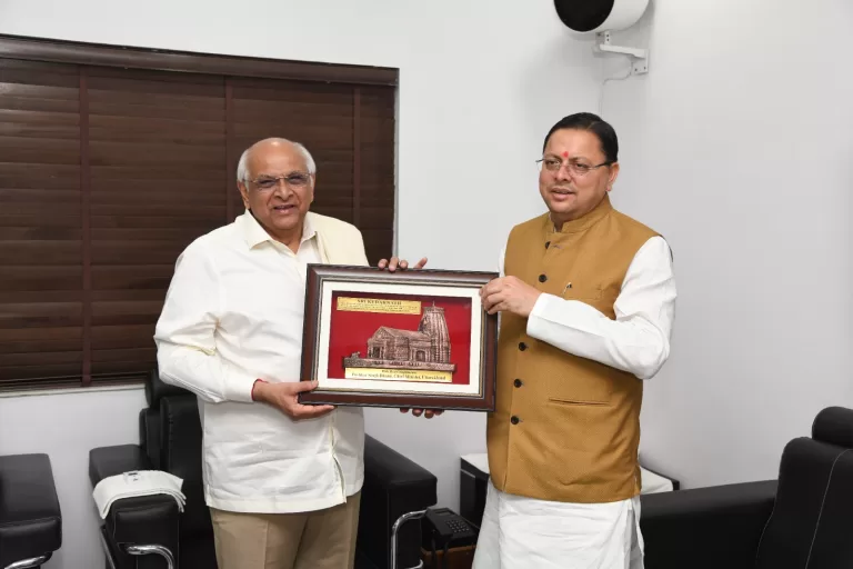 CM Visit Gujarat :  मुख्यमंत्री श्री भूपेंद्र पटेल से मुख्यमंत्री धामी  ने की भेंट