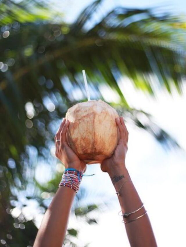 8 benefits of drinking coconut water daily