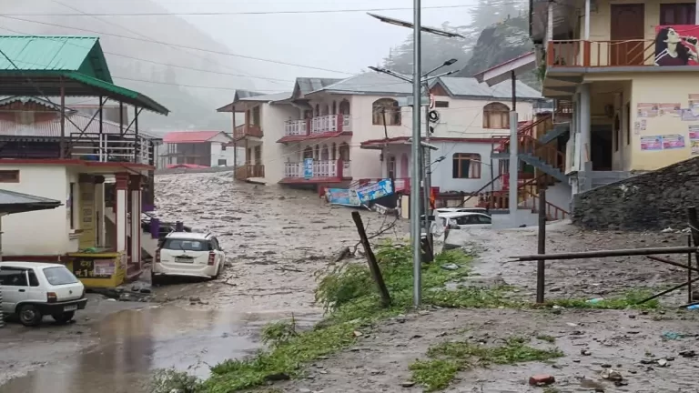 Uttarkashi Dharali disaster : दूसरे दिन का रेस्क्यू ऑपरेशन, गंगोत्री एनएच लैंडस्लाइड से बंद