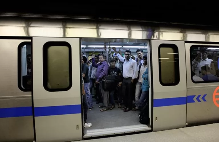 Delhi Metro Fare : दिल्ली मेट्रो ने आज से बढ़ाया किराया