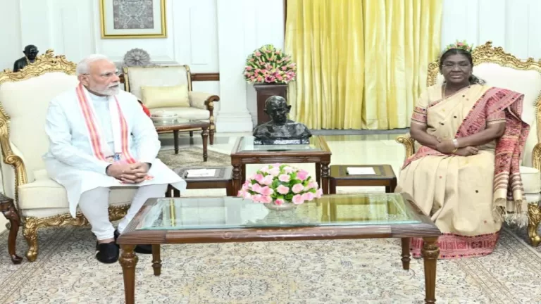 PM MODI PRESIDENT MEETING : पीएम मोदी और गृहमंत्री शाह ने राष्ट्रपति मुर्मू से कीं अलग-अलग मुलाकात